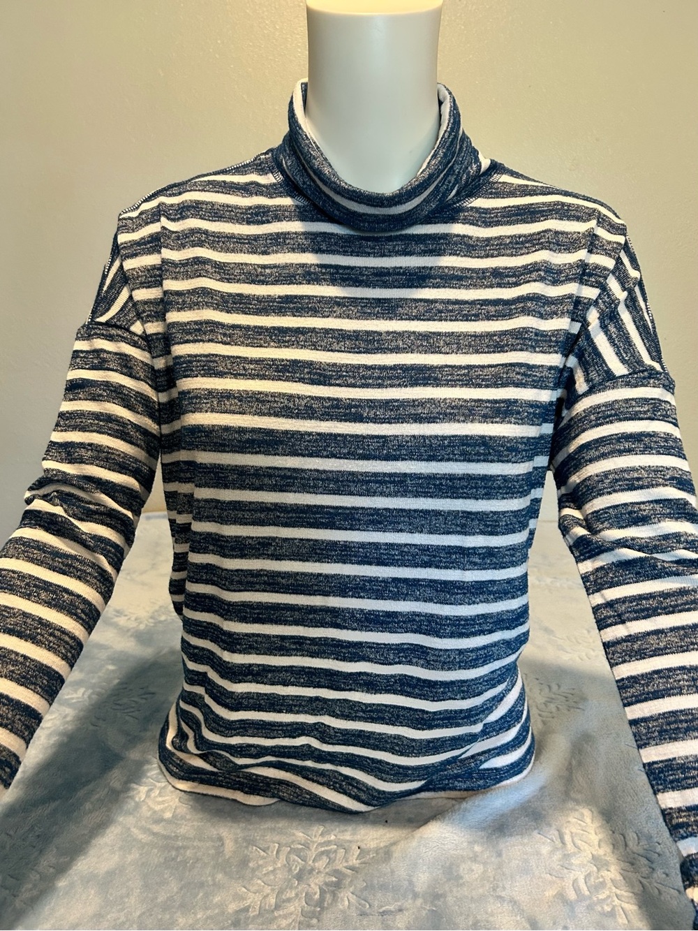Banana Republic Striped Luxespun Slouchy Turtleneck Sweater Small Blue White